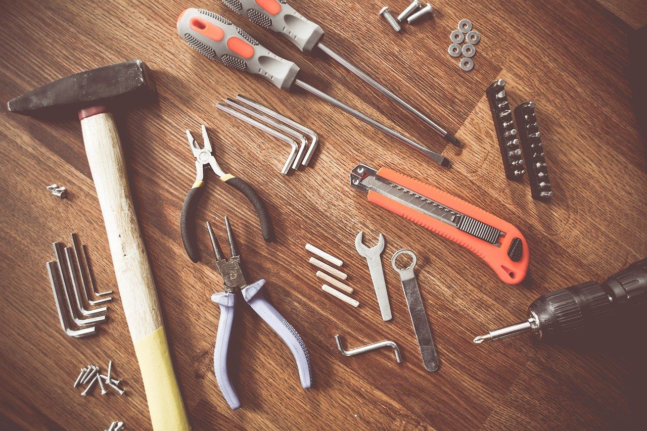Jakie narzędzia warto mieć w swoim domu?
